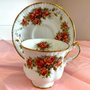EUC Vtg Paragon Bone China Teacup and Saucer in Pattern “Elizabeth Rose”